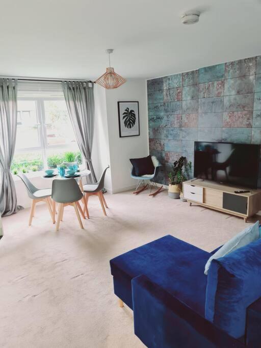 Stylish 2 Bedroom Apartment / Free Gated Parking Glasgow Exterior photo